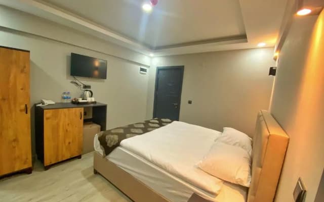 Whitestone Hotel