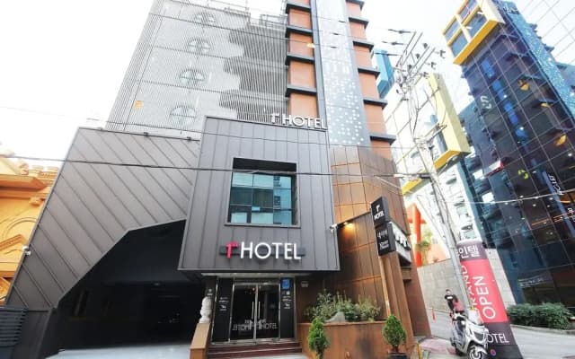 Yeosu 1st Avenue Hotel
