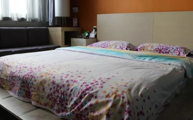 Home 1 Chain Hotel