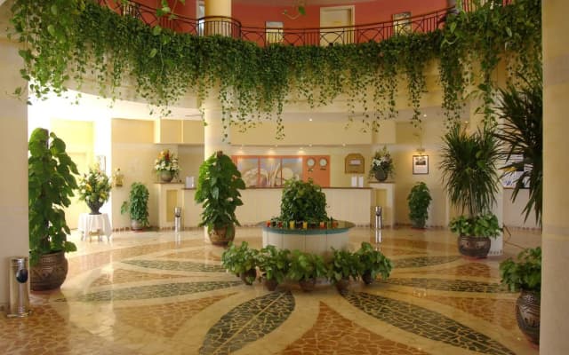 Luna Sharm
