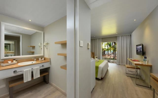 Mauricia Beachcomber Resort & Spa