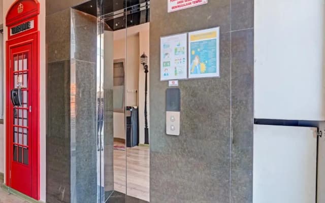 Super OYO Capital O 3905 Graha 100 Guest House Syariah