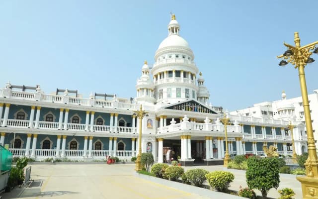 Gadiraju Palace Convention Centre & Hotel