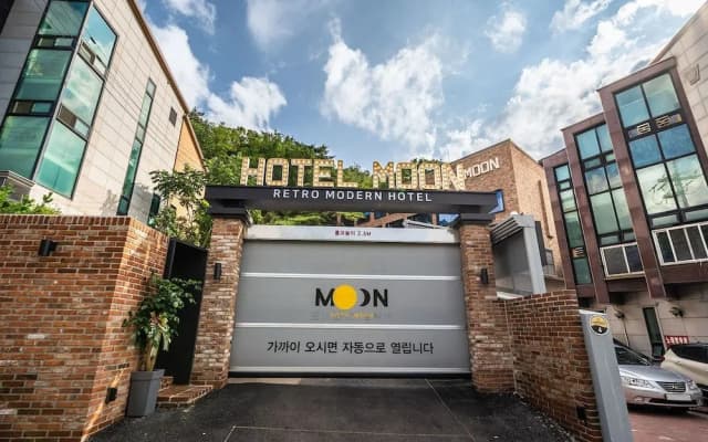Hotel Moon