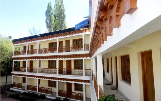Hotel Abu Palace