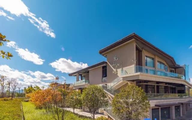 See the mountains as if you were meeting each other Loft Villa·Snow Mountain Resort Hotel