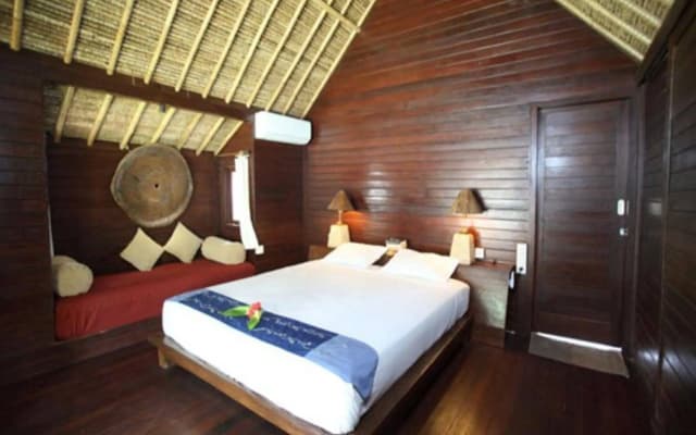 TS Hut Lembongan