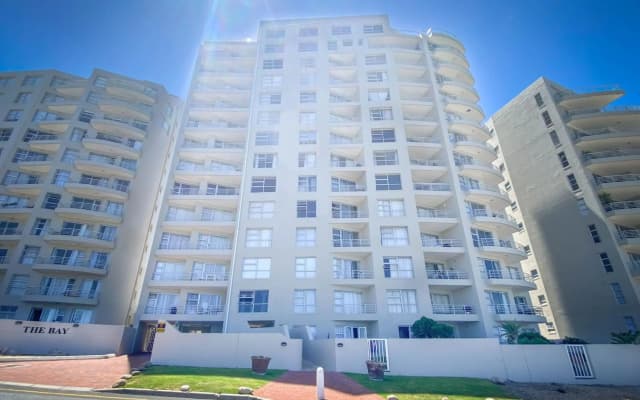 Luxury beachfront 2 bed, 2 bath with communal swimming pool