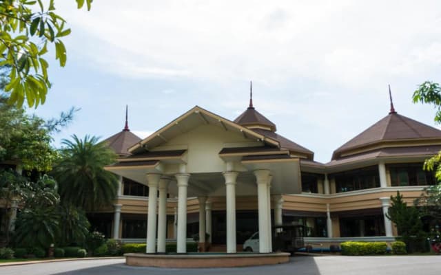 Hotel and Beach Bungalow at Lanta Resort