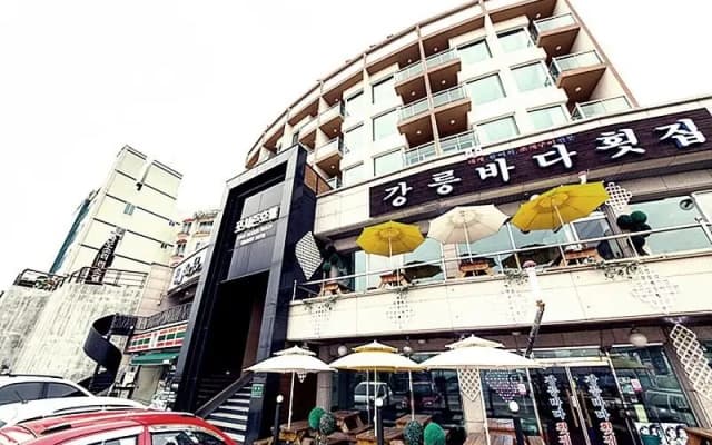 Four Season Beach Tourist Hotel