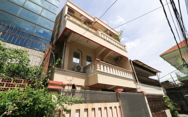 Eiffel Residence Batu Tulis 37 - Female Only