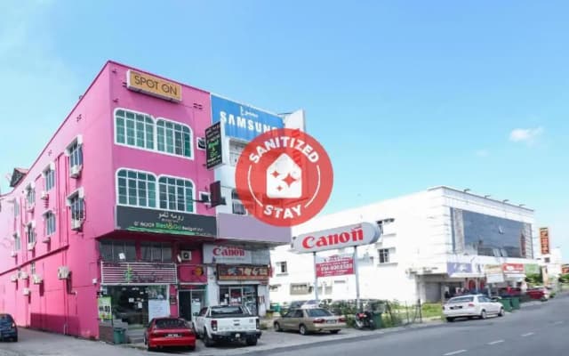 SPOT ON 89796 D'noor Budget Inn