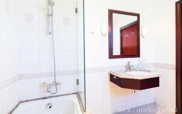 LUX - The Ocean Pearl Villa