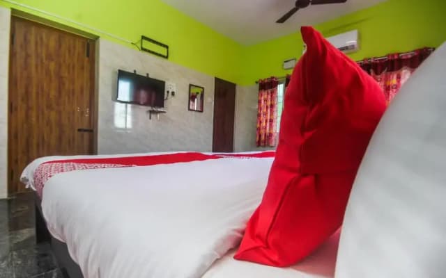12 Stayz by OYO Rooms