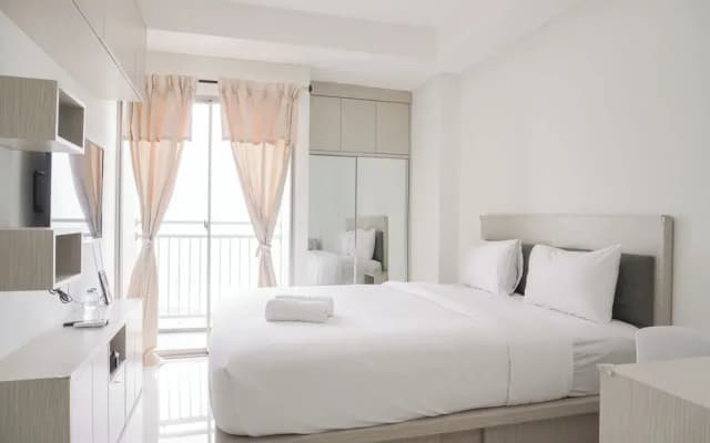 Fully Furnished Studio Apartment with Cozy Design Springwood Residence