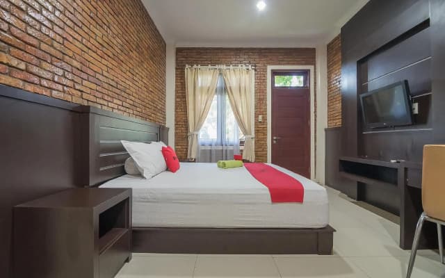 RedDoorz Plus near Cambridge City Square 2