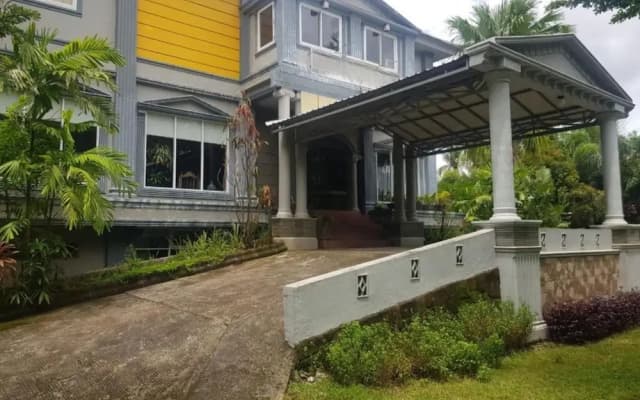 Hotel O Subur