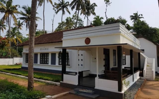 Piggy Hostel Varkala (formerly Short Giraffe)