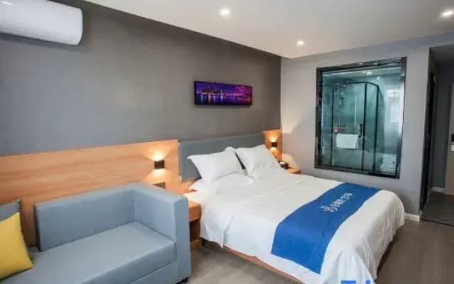 Home Inn Huaxuan Hotel (Huailai Zhongbao Street Railway Station)