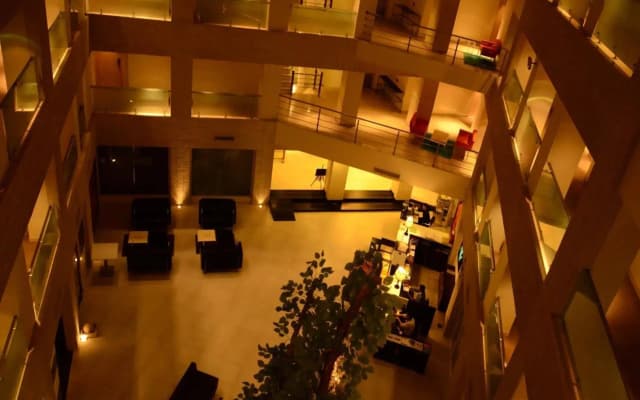 Avalon Courtyard