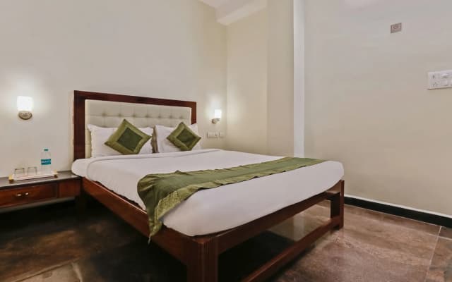 Itsy Hotels Prakasam Residency