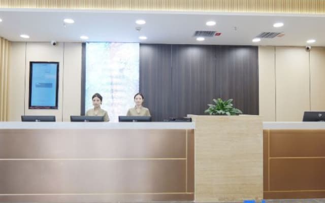 MEHOOD LESTIE Hotel (Urumqi International Grand Bazaar South Gate Subway Station)