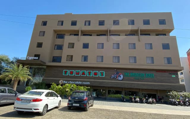 Hotel Cypress
