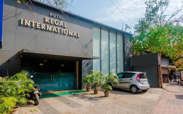 Capital O 29704 Regal International