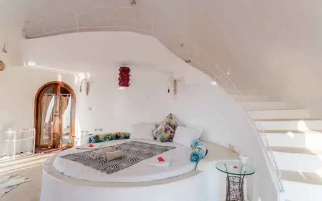 Mentigi Bay Dome Villas
