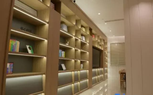 HanTing Hotel (Baoji Tiyuchang Shibahe Xinjie Pedestrian Street)