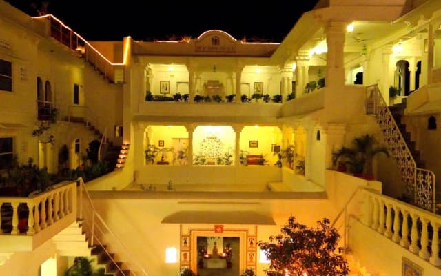 Jagat Niwas Palace