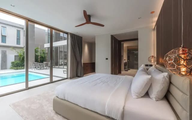 4BR Pool Villa Near Beach V200
