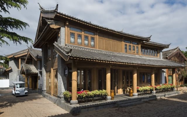 LUX Tea Horse Road Lijiang