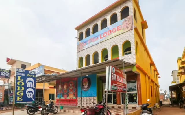 Goroomgo Sun Plaza Lodge Konark