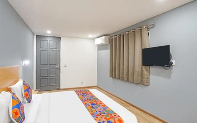 FabHotel Noida Grand