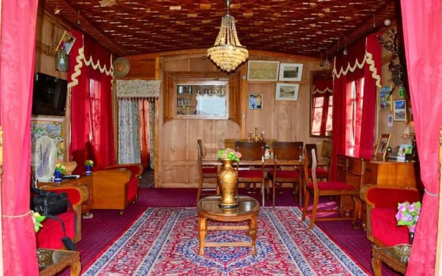 Golden Flower Heritage Houseboat