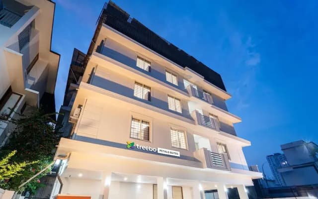 Treebo Petals Suites Marine Drive
