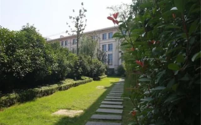 Sanmenxia Feicui Lichi Hot Spring Resort Hotel