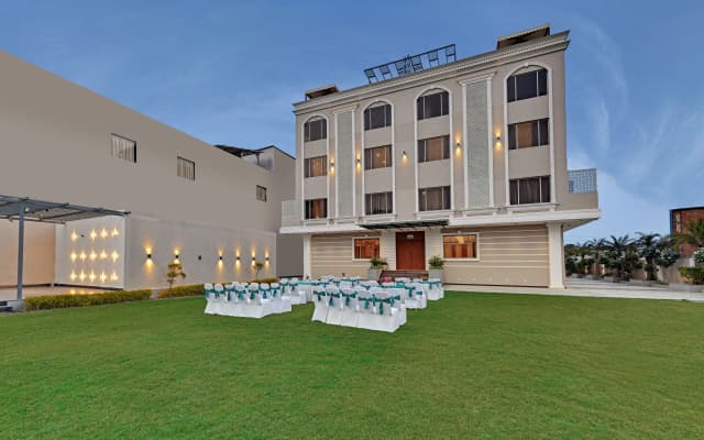 Click Collection Grand Gateway Varanasi