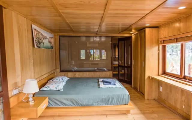 Lan Ha Floating Homestay