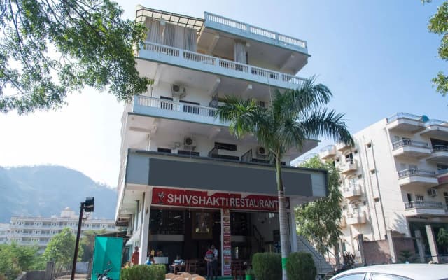 OYO 10499 Hotel Shiv Shakti