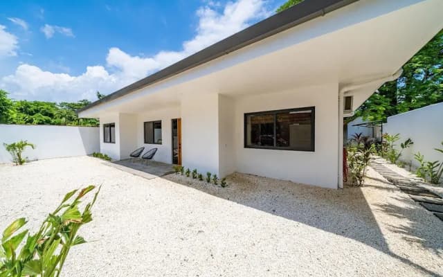 Tropical Brand new 4 BR gem in Potrero Near Beach - Casa Marzo