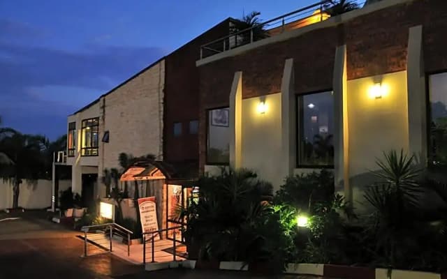 2Ten Hotel