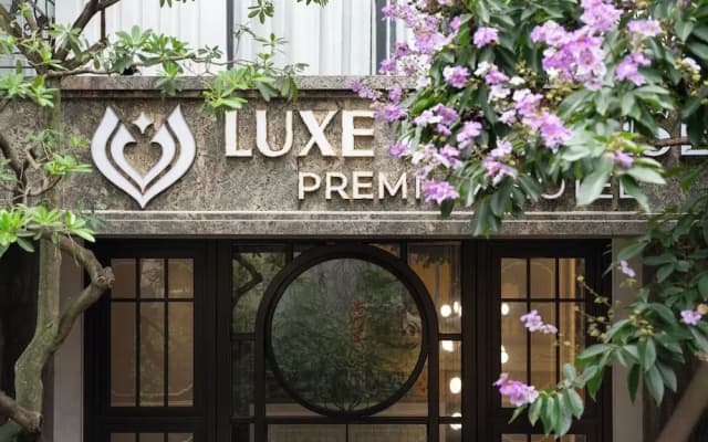 Luxe Paradise Premium Hotel