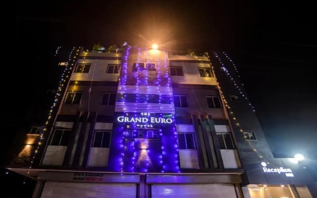Treebo Grand Euro Pipliyahana Square