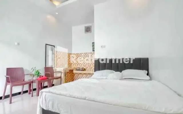 Griya Rahayu Guesthouse Mitra RedDoorz Near Jatim Park 2 Batu(Griya Rahayu Guesthouse RedPartner near Jatim Park 2 Batu)
