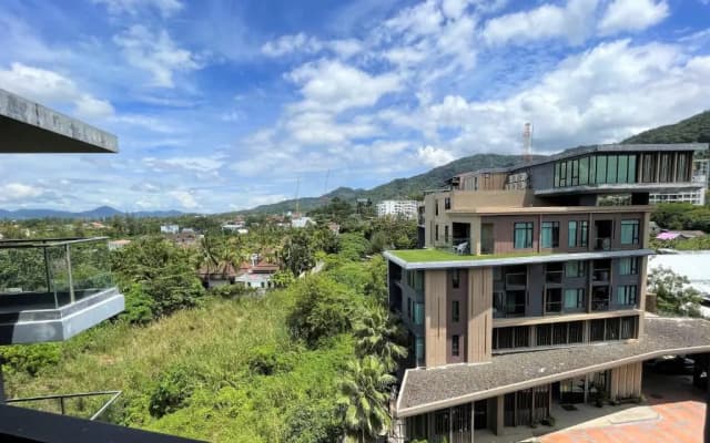 6 Avenue Surin by Lofty