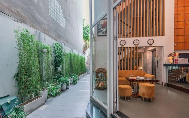 Golden Sunshine Villa Hotel and Travel