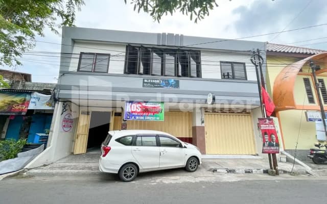 Homestay & Cafe Blessings Near Station Center Town RedPartner