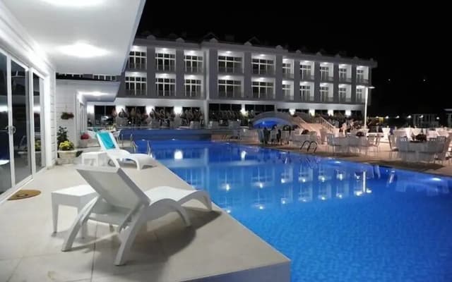 Mourouj Gloria White Palace Hotel & SPA